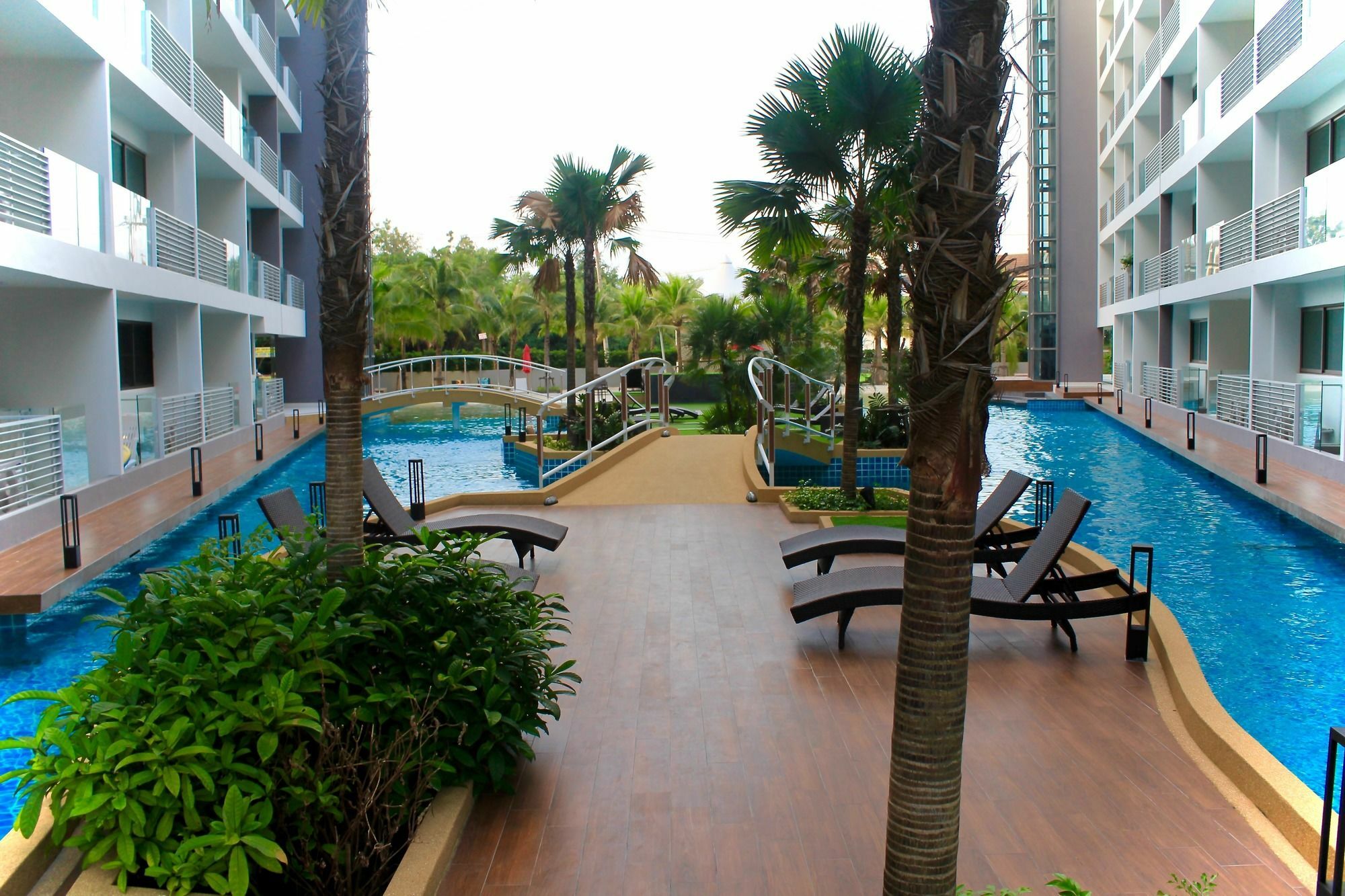 Laguna Beach Resort Джомтьен Экстерьер фото